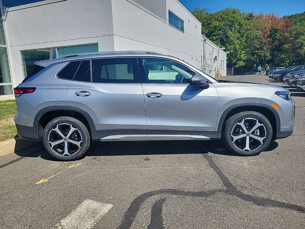 New 2025 Volkswagen Tiguan 2.0T SE SUV