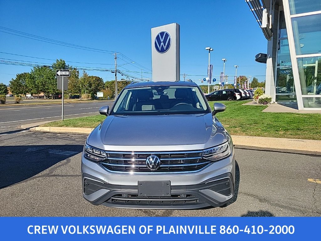 2023 Volkswagen Tiguan SE photo 2