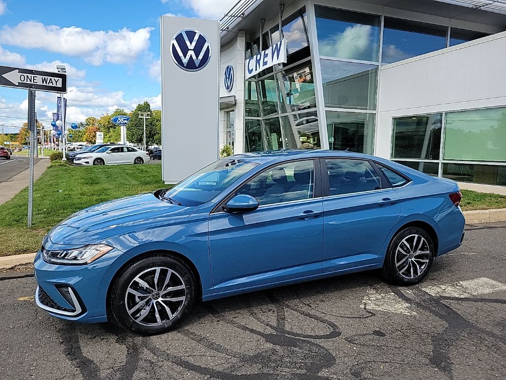 2025 Volkswagen Jetta SE's photo