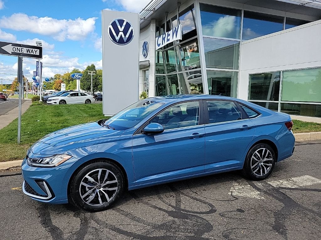 New 2025 Volkswagen Jetta 1.5T SE Sedan