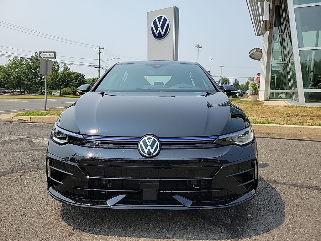 2025 Volkswagen Golf R 2.0 TSI photo 4