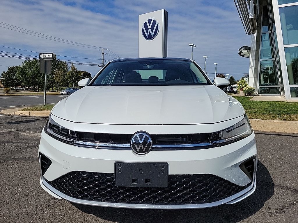 New 2025 Volkswagen Jetta 1.5T SE Sedan