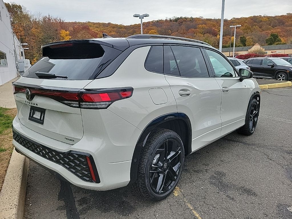 New 2026 Volkswagen Tiguan 2.0T SE R-Line Black SUV
