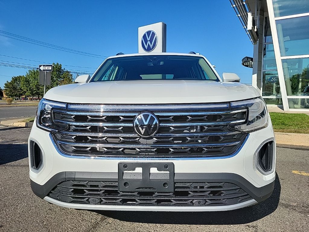 2026 Volkswagen Atlas SE photo 2