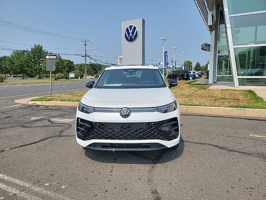 2025 Volkswagen Tiguan SE R-Line Black photo 2