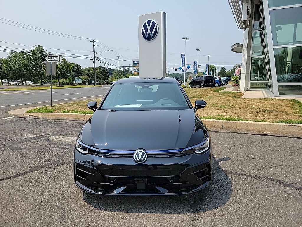 2025 Volkswagen Golf R 2.0 TSI photo 2