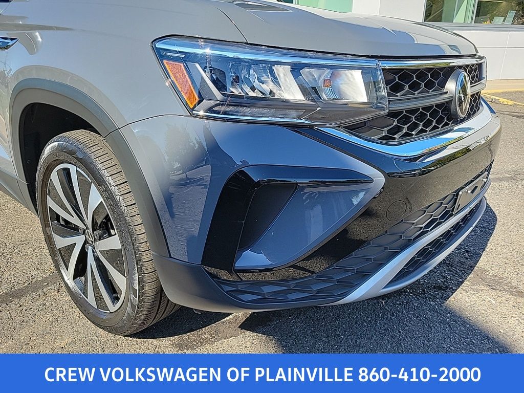 2022 Volkswagen Taos SE photo 3