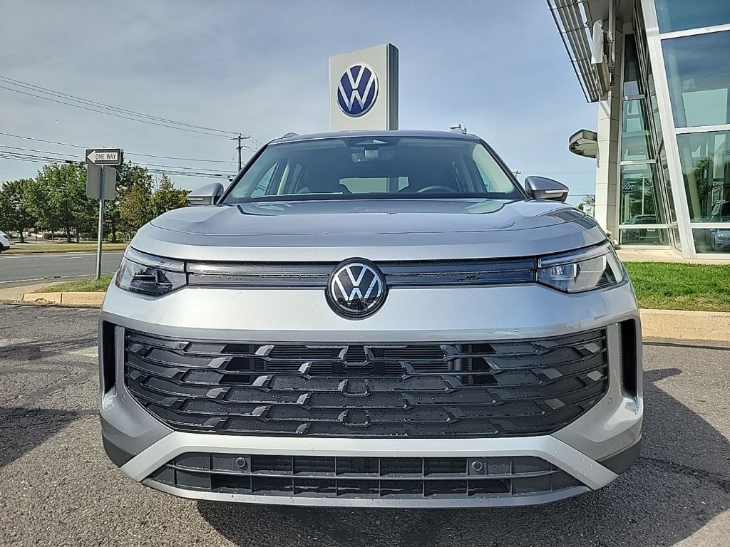 New 2025 Volkswagen Tiguan 2.0T SE SUV