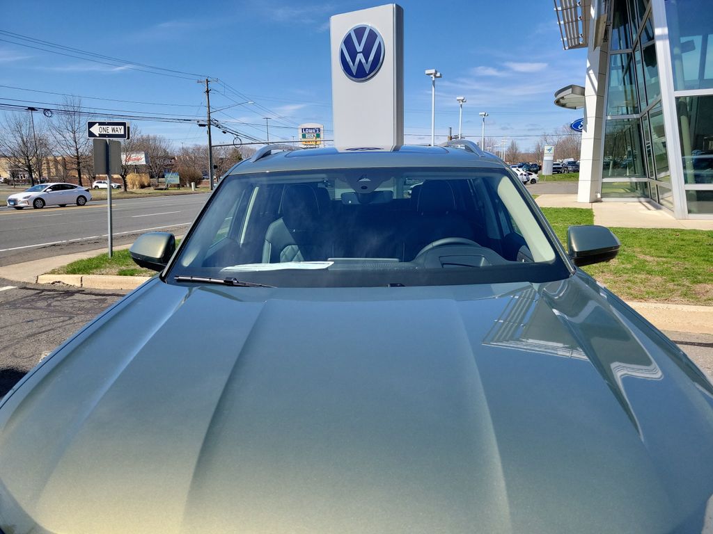 2025 Volkswagen Atlas SEL Premium R-Line photo 2