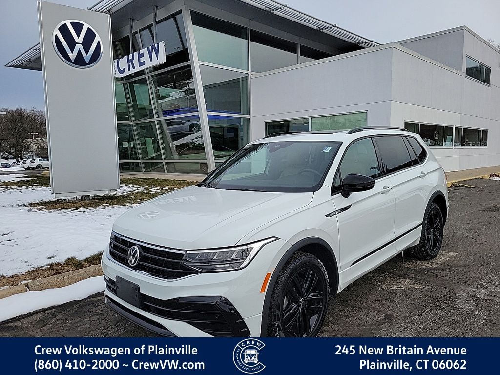 2022 Volkswagen Tiguan SE R-LINE BLACK's photo