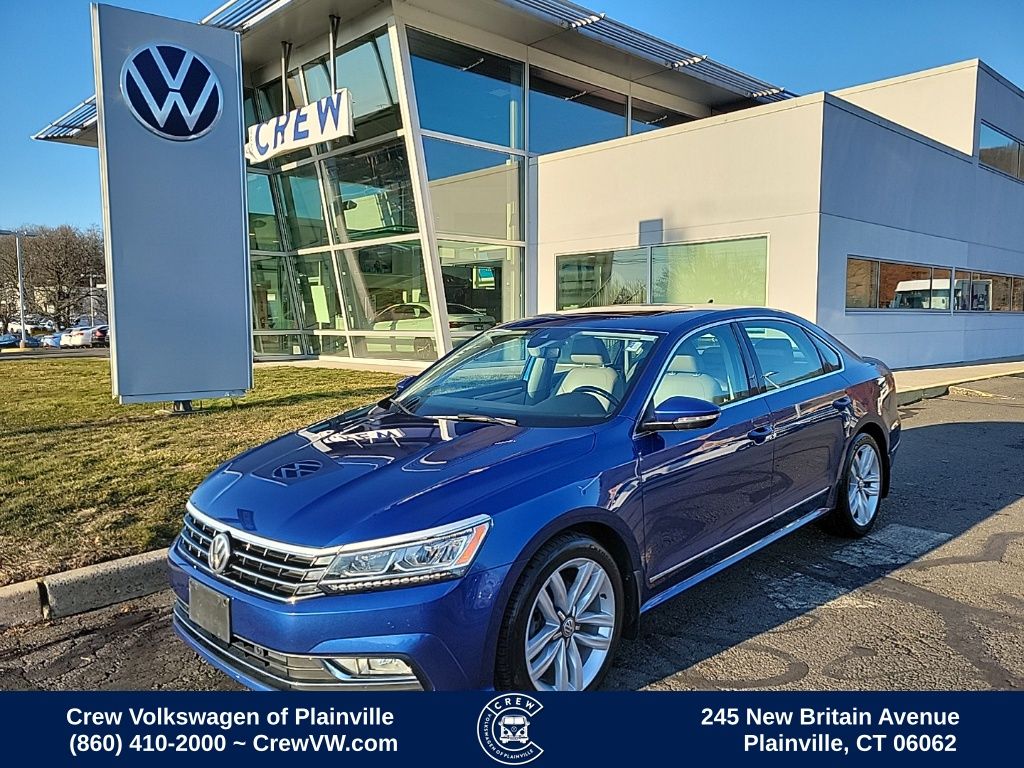 2017 Volkswagen Passat SEL Premium's photo