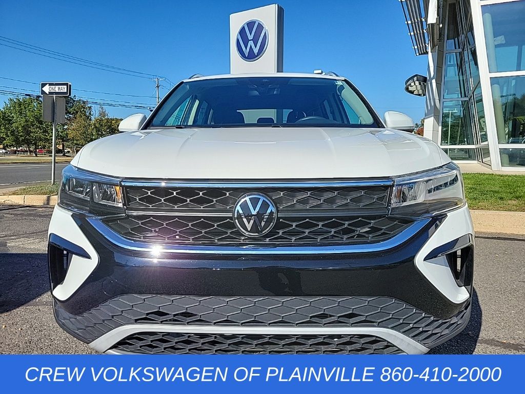 2023 Volkswagen Taos SE photo 4