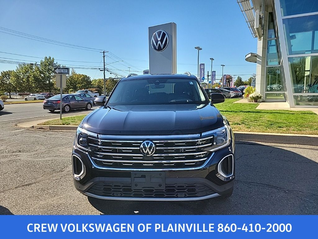 2024 Volkswagen Atlas SEL photo 2