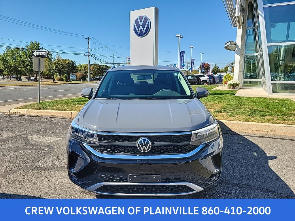 2022 Volkswagen Taos SE photo 2
