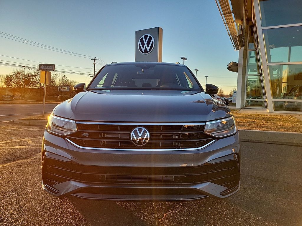 2024 Volkswagen Tiguan SE R-Line Black photo 3