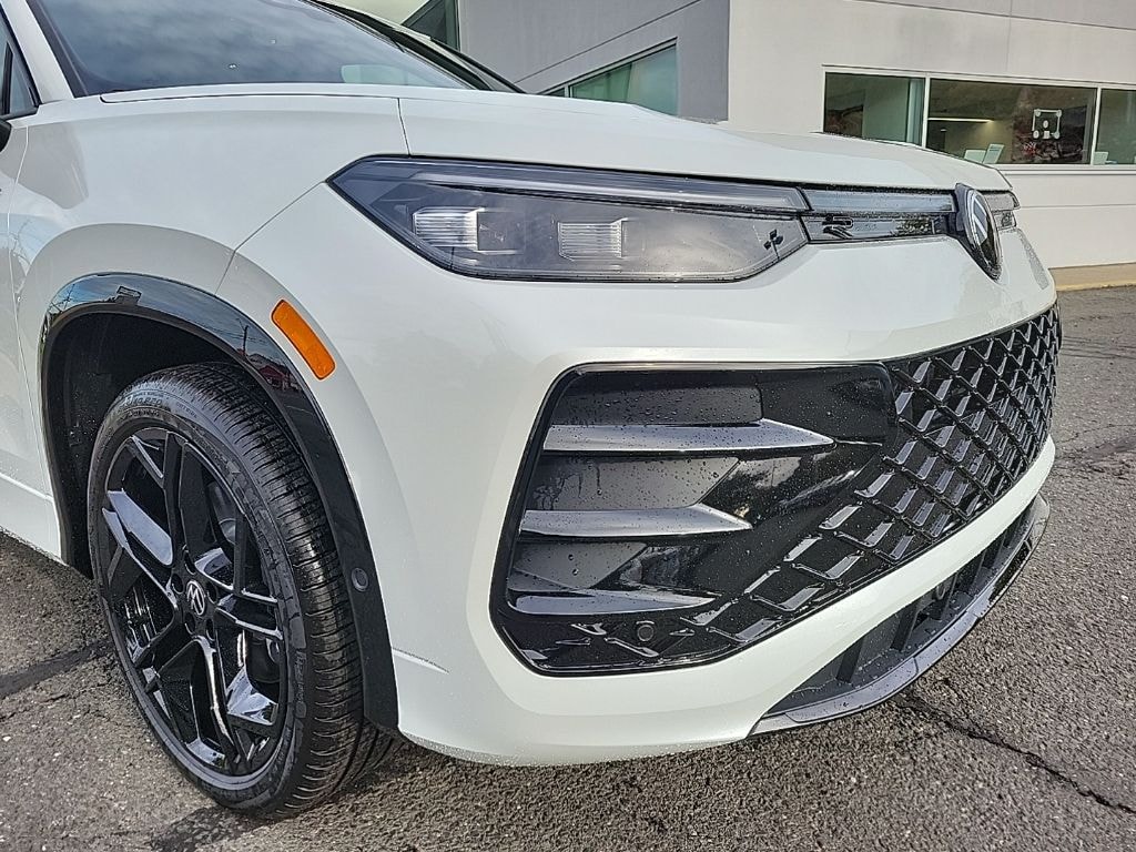 New 2025 Volkswagen Tiguan 2.0T SE R-Line Black SUV