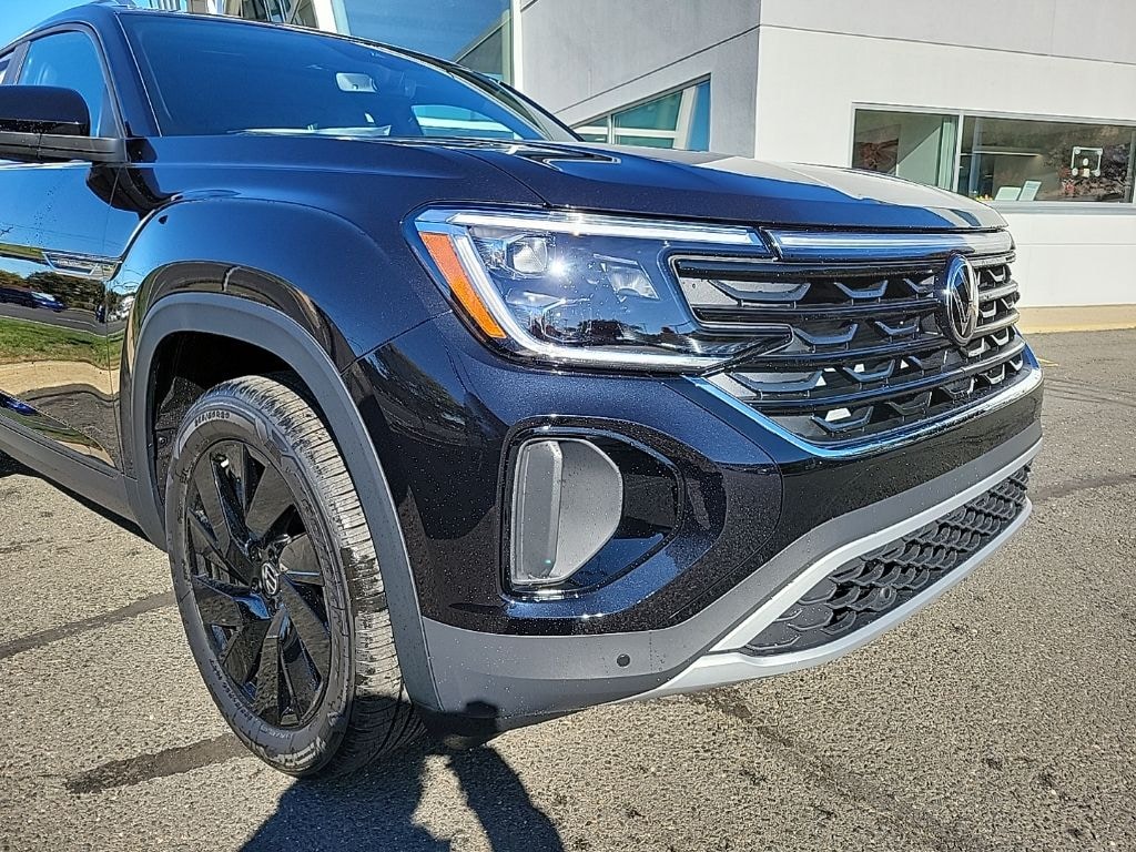 New 2026 Volkswagen Atlas Cross Sport 2.0T SE w/Technology SUV