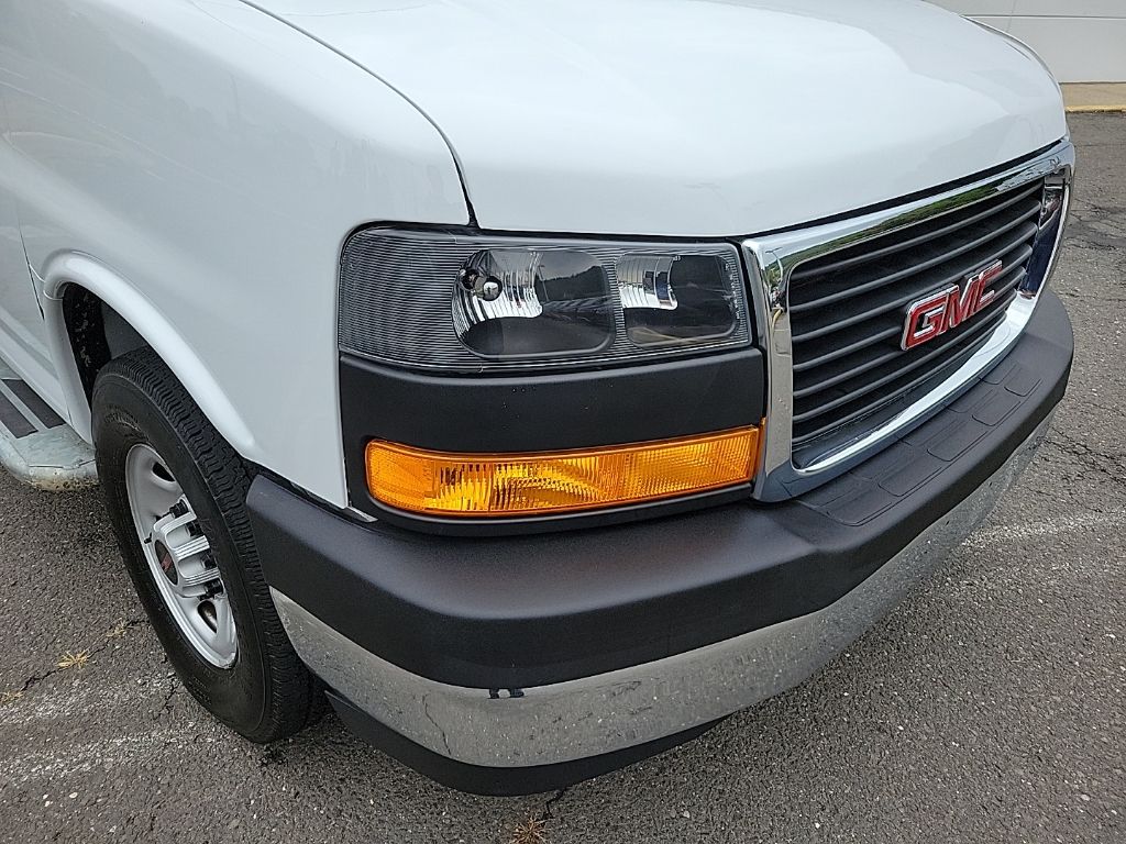 2023 Gmc Savana 2500 Cargo photo 3