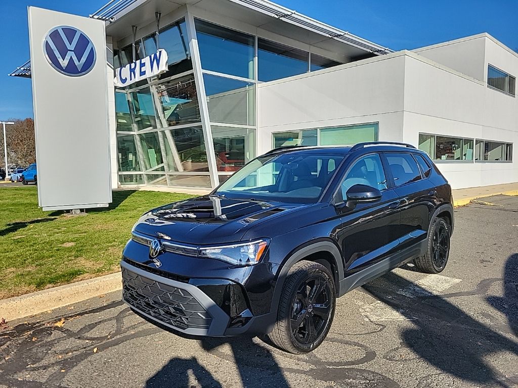 2026 Volkswagen Taos SE Black's photo
