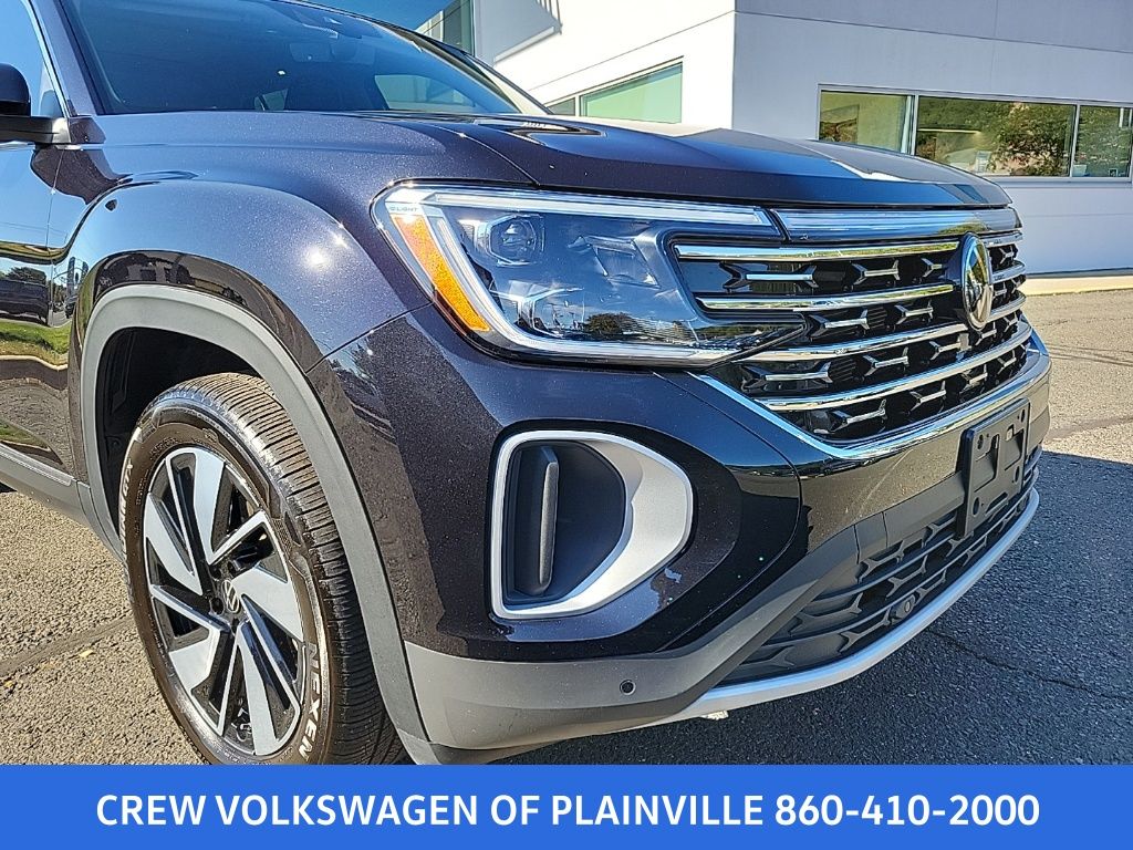 2024 Volkswagen Atlas SEL photo 3