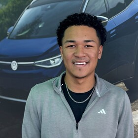 Staff member Devonne Dao from ID_179835