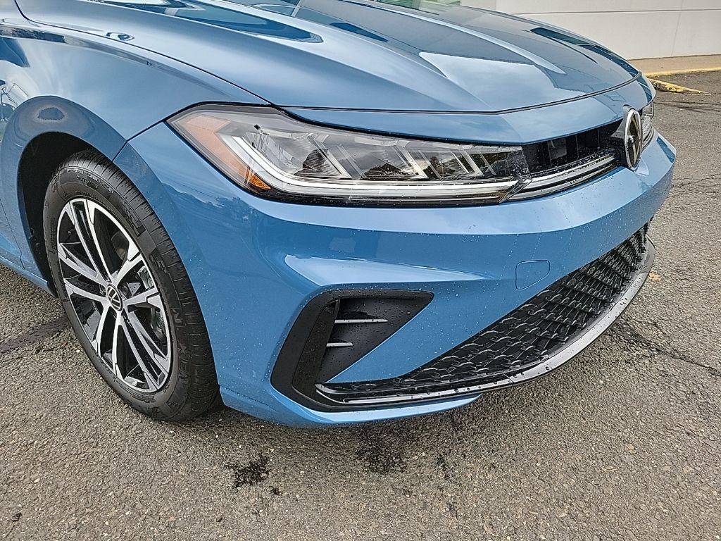 2026 Volkswagen Jetta 1.5T Sport photo 2