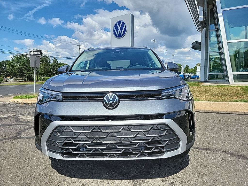 2025 Volkswagen Taos SE photo 4