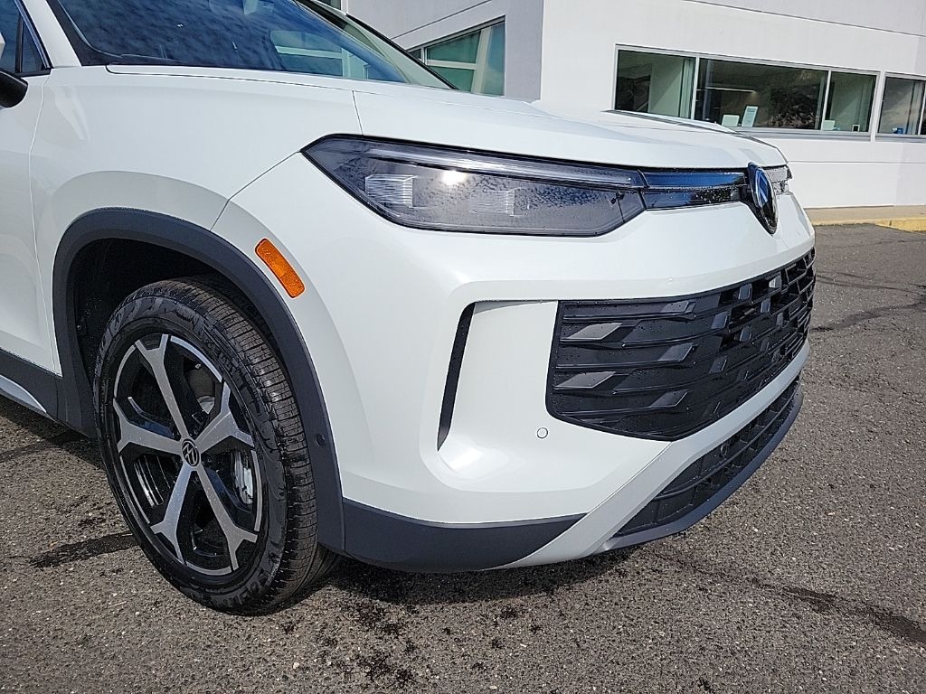 New 2025 Volkswagen Tiguan 2.0T SE SUV