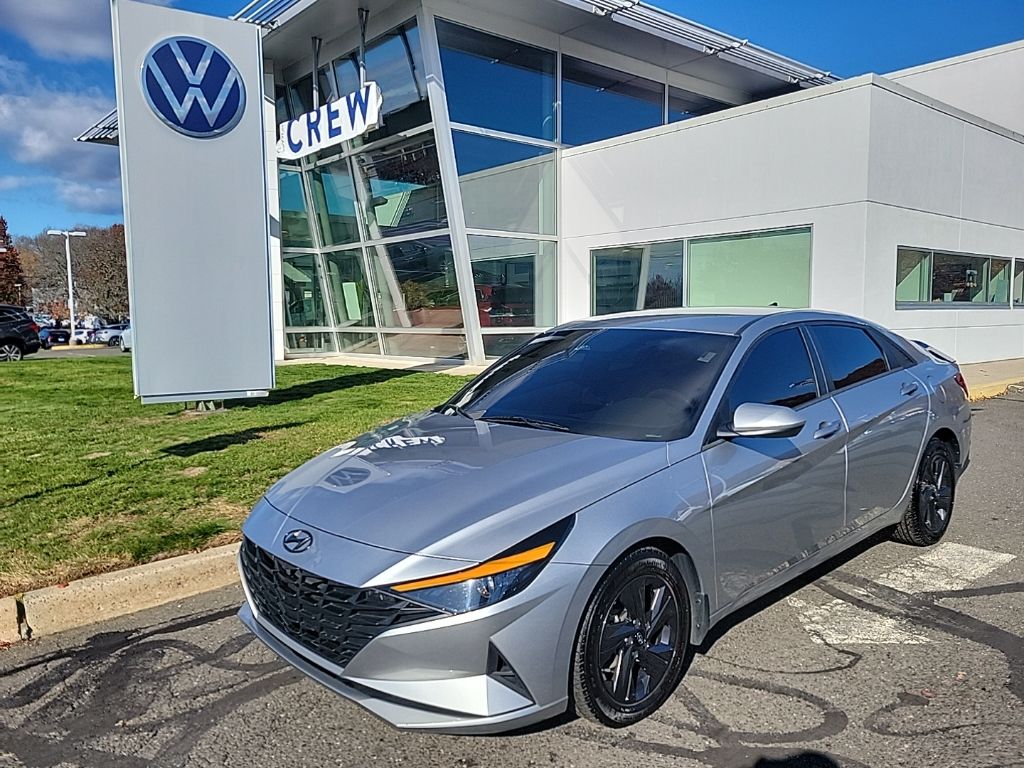 2023 Hyundai Elantra SEL's photo