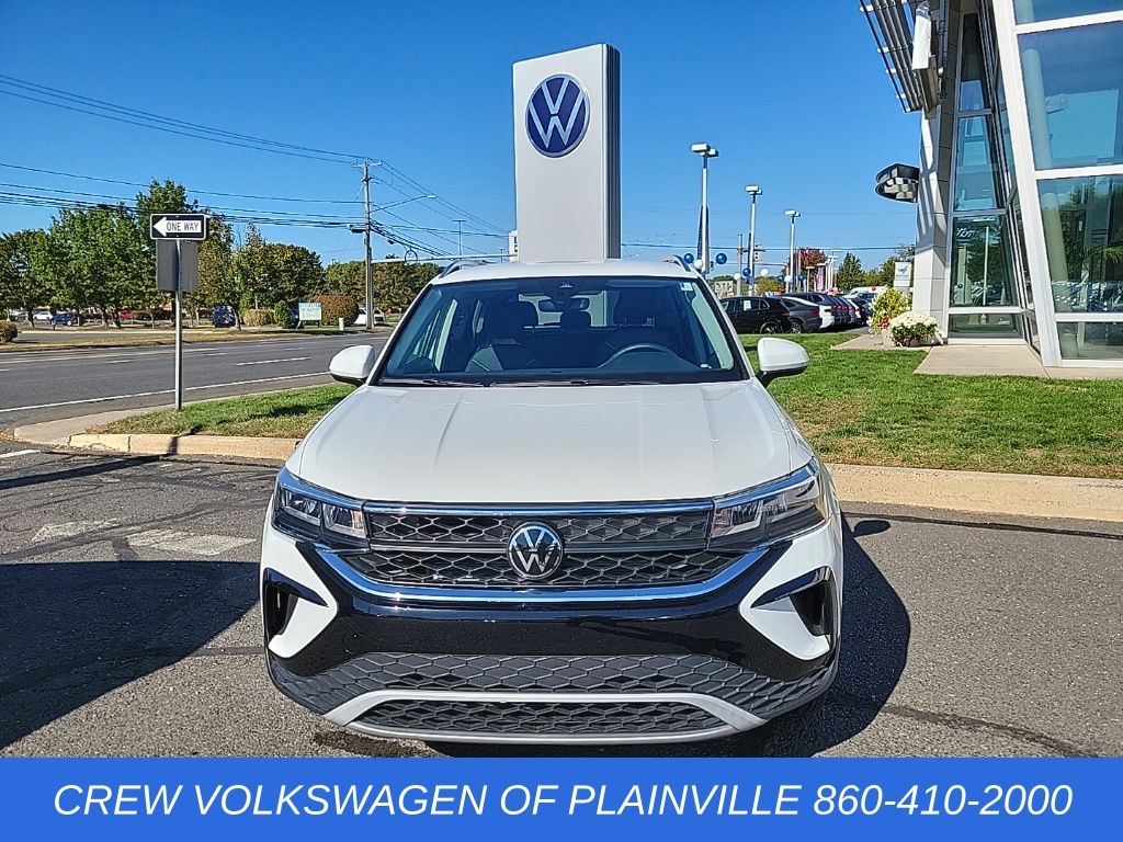2023 Volkswagen Taos SE photo 2