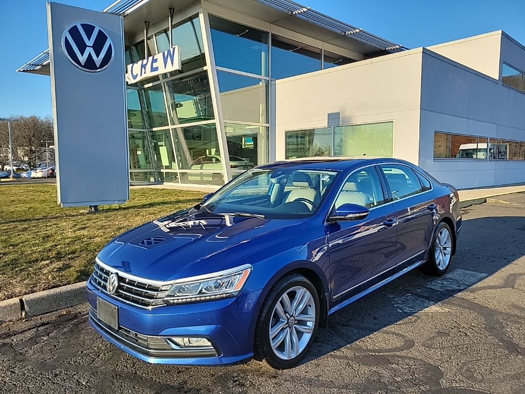 2017 Volkswagen Passat SEL Premium's photo