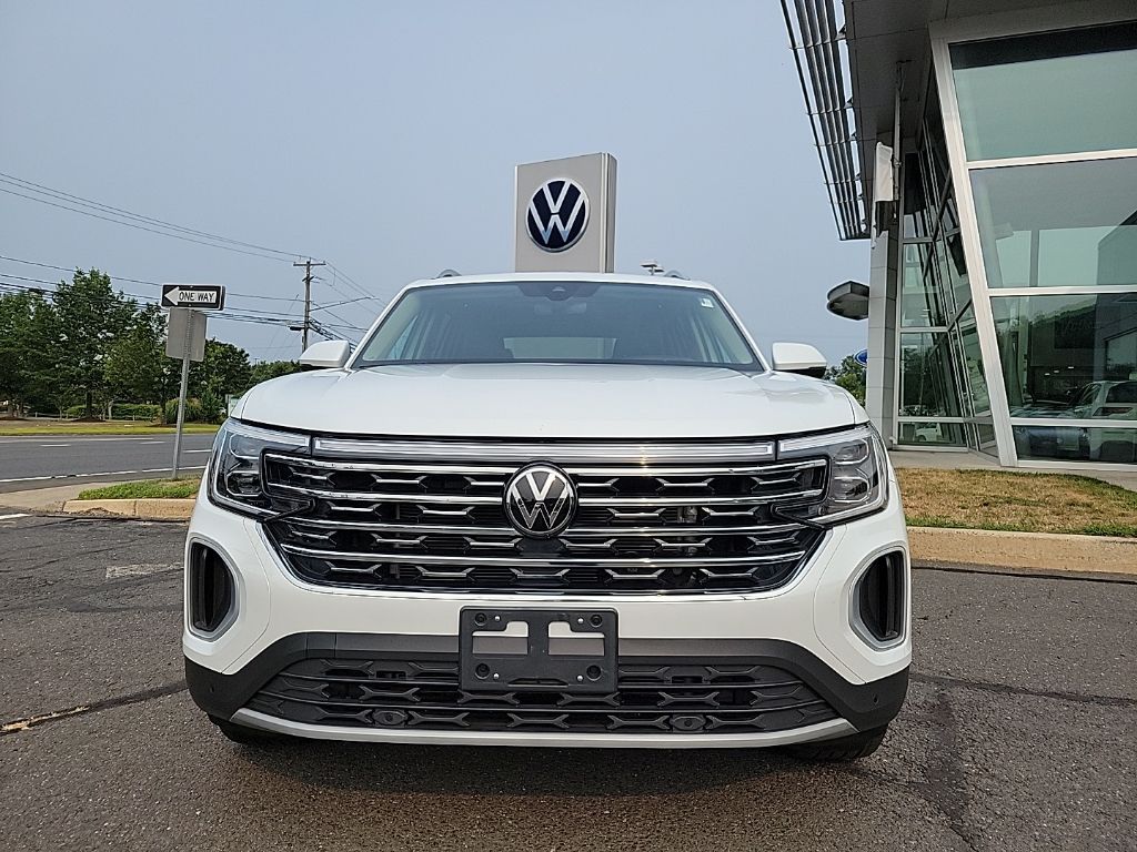 2024 Volkswagen Atlas SEL photo 2