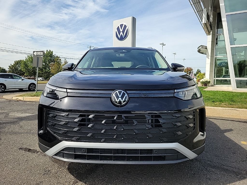 New 2025 Volkswagen Tiguan 2.0T SE SUV