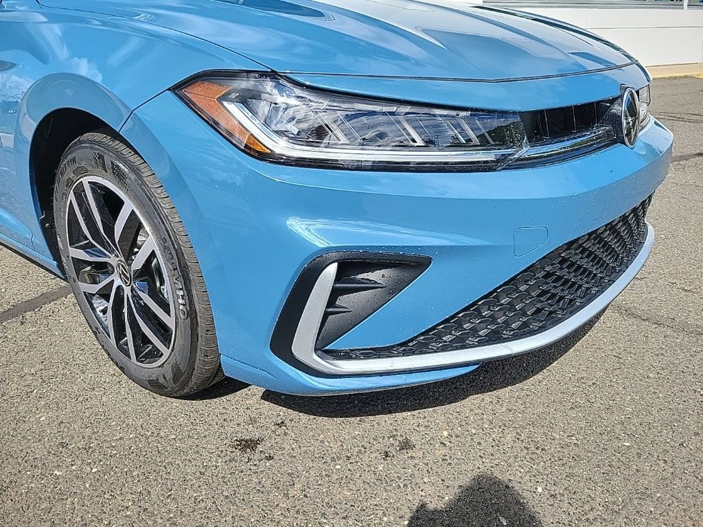 New 2025 Volkswagen Jetta 1.5T SE Sedan