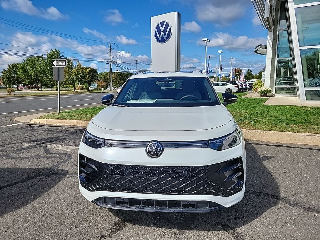 New 2025 Volkswagen Tiguan 2.0T SE R-Line Black SUV