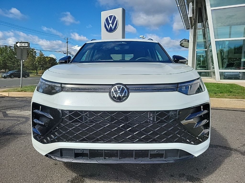 New 2025 Volkswagen Tiguan 2.0T SE R-Line Black SUV