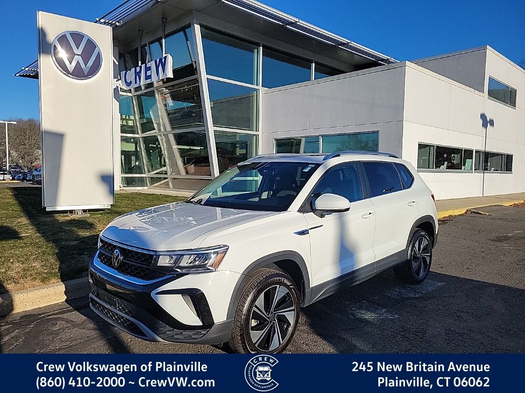 2023 Volkswagen Taos SE's photo