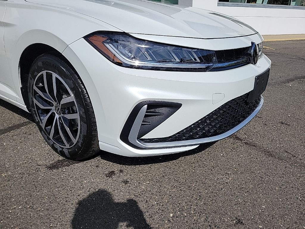 New 2025 Volkswagen Jetta 1.5T SE Sedan