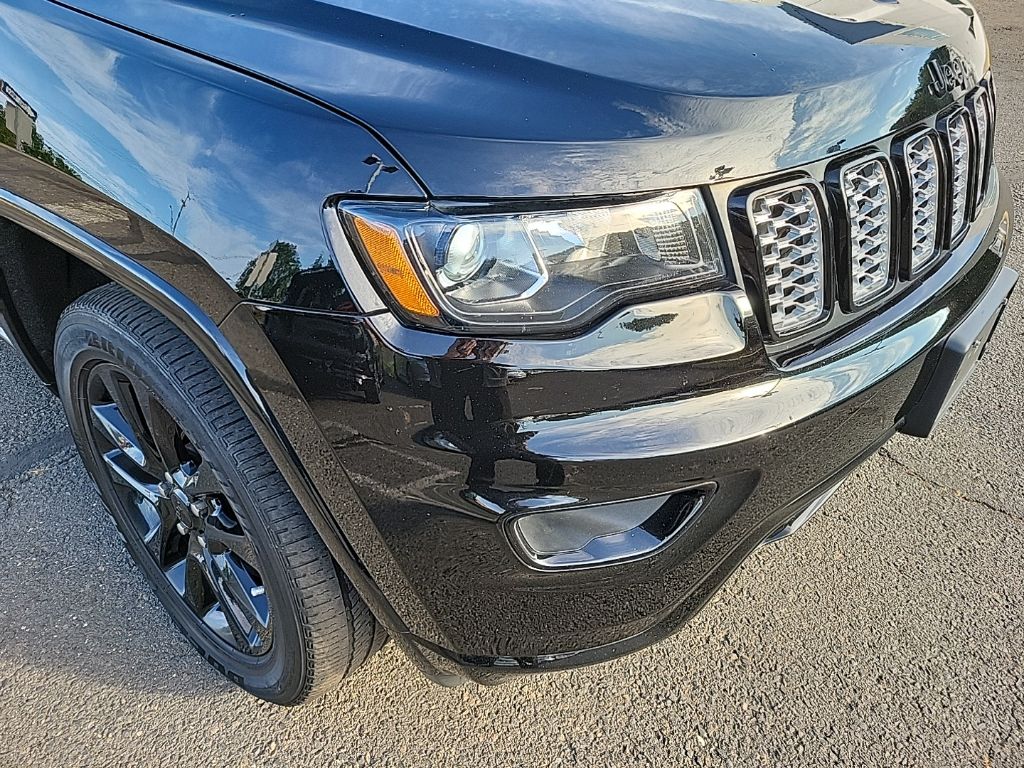 2021 Jeep Grand Cherokee Laredo X photo 3