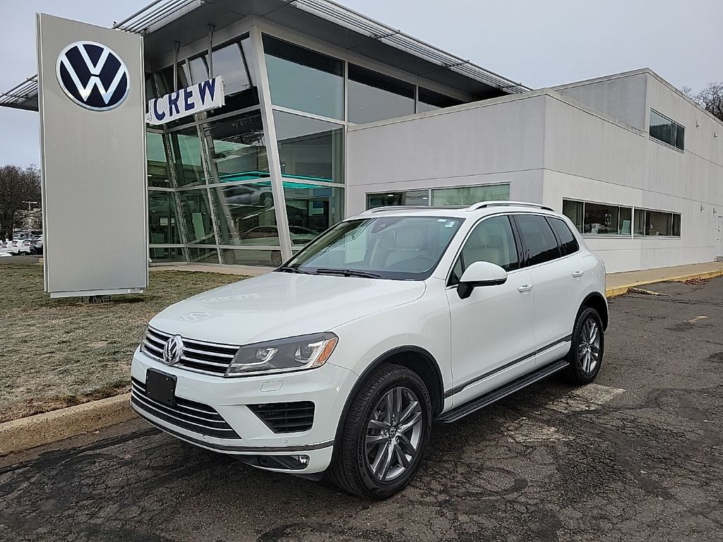 2016 Volkswagen Touareg Lux's photo