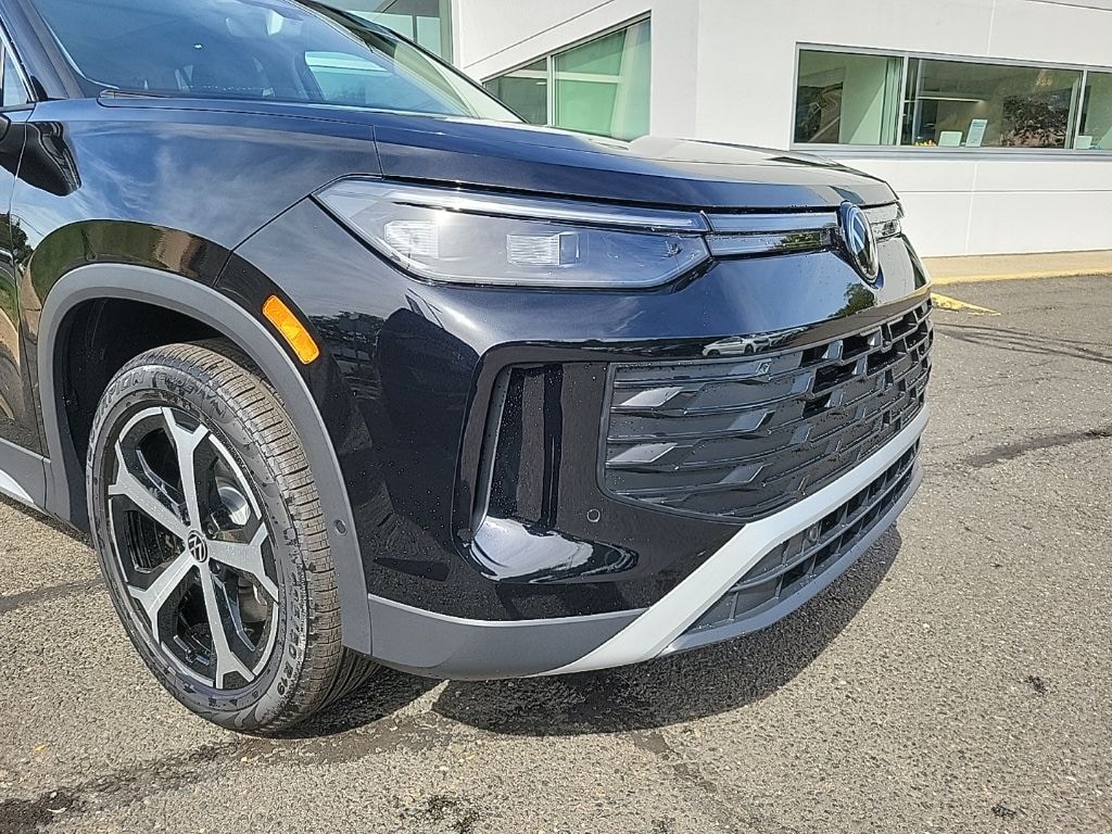 New 2025 Volkswagen Tiguan 2.0T SE SUV