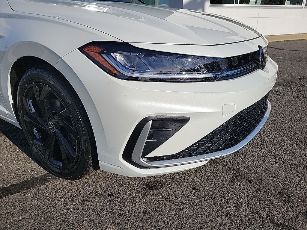 2026 Volkswagen Jetta SE photo 3