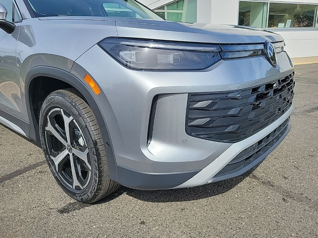 New 2025 Volkswagen Tiguan 2.0T SE SUV