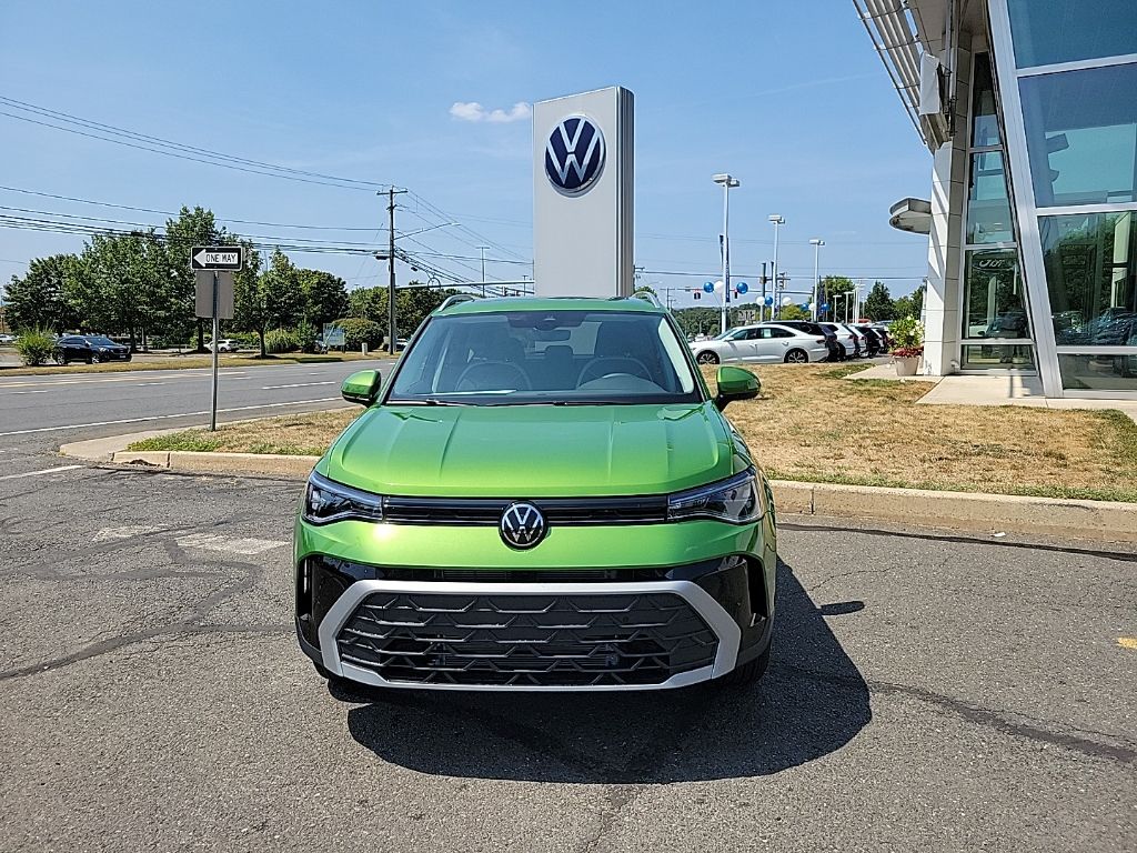 2025 Volkswagen Taos SE photo 2