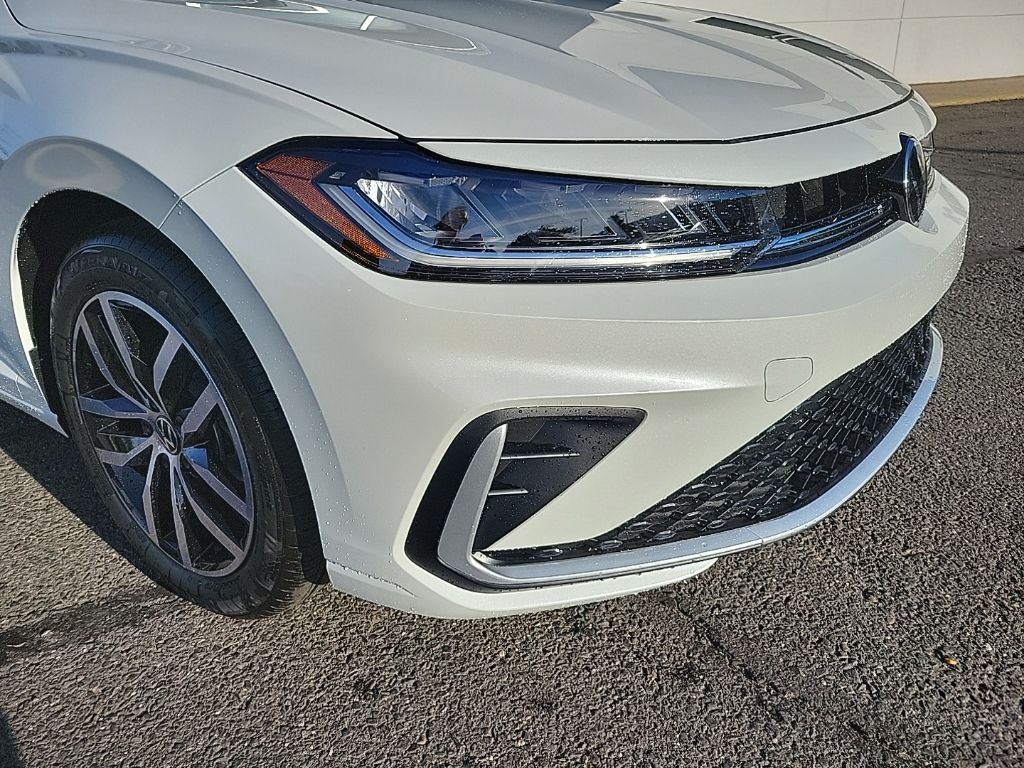 2026 Volkswagen Jetta SE photo 3