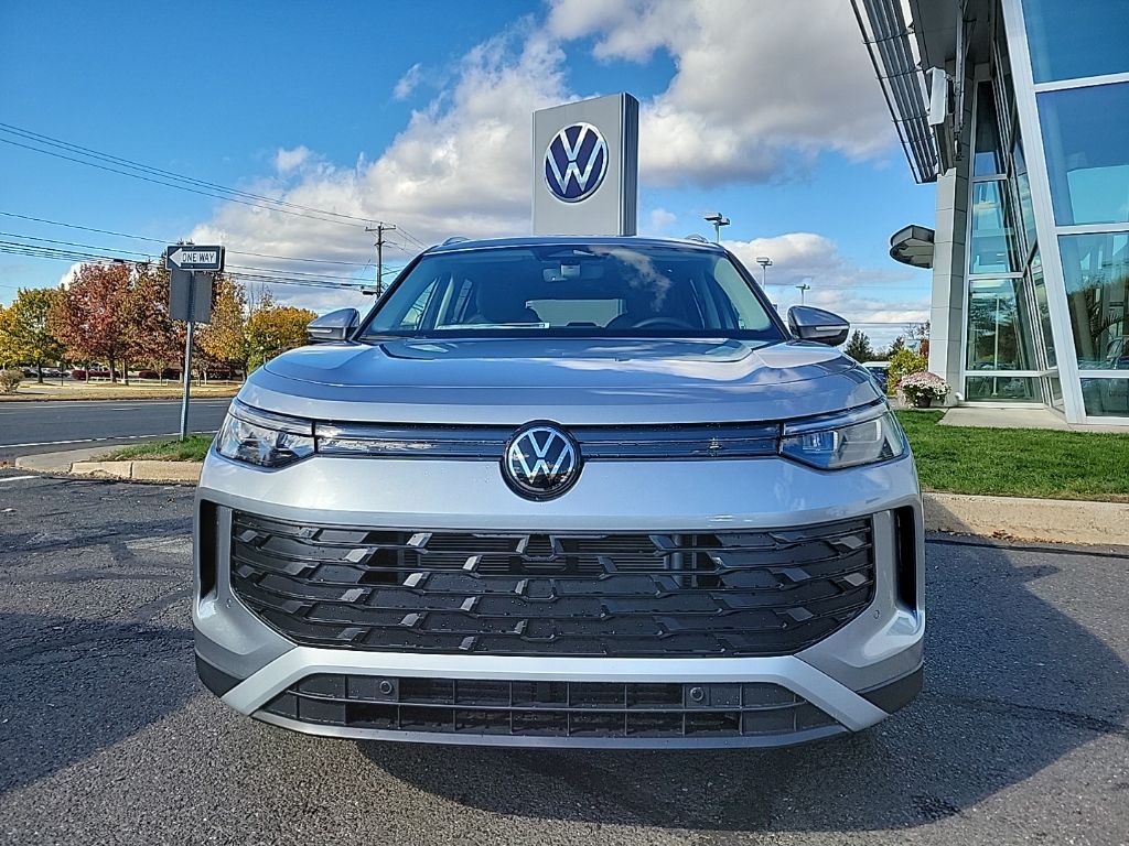 2026 Volkswagen Tiguan SE photo 3