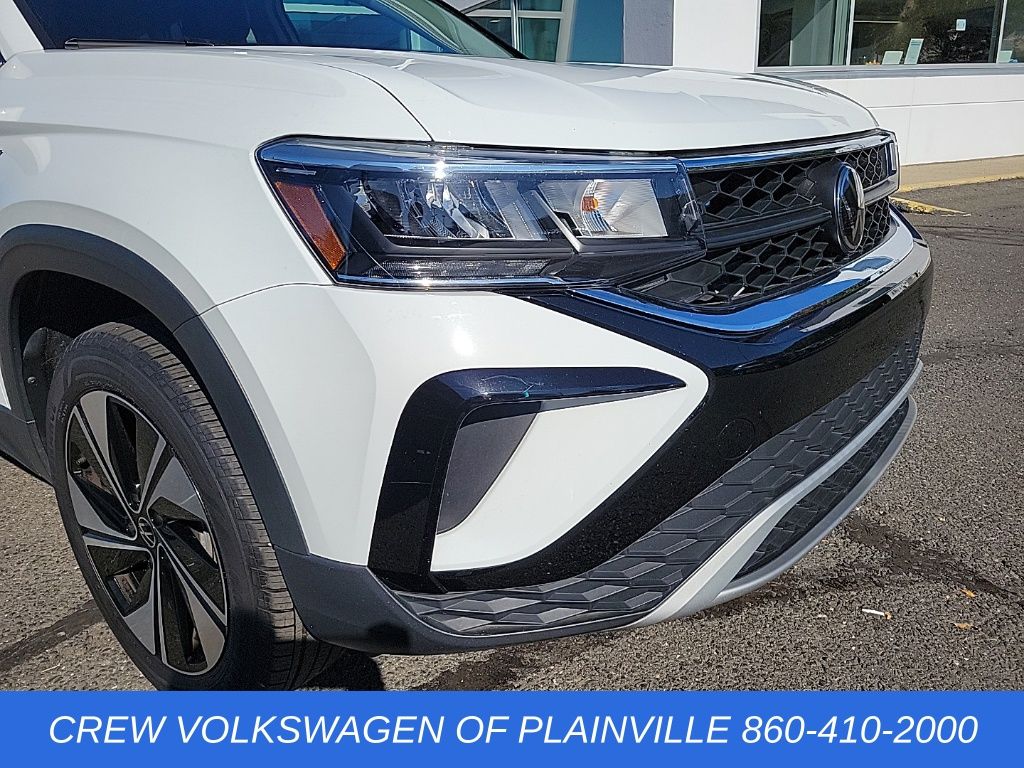 2023 Volkswagen Taos SE photo 3
