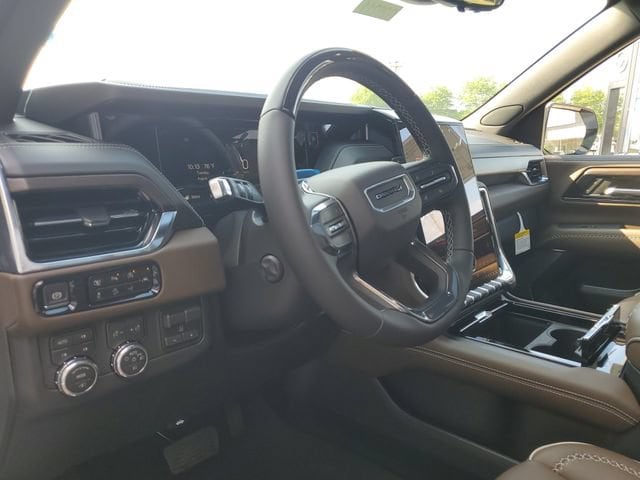2026 GMC Yukon Denali Ultimate - Photo 8