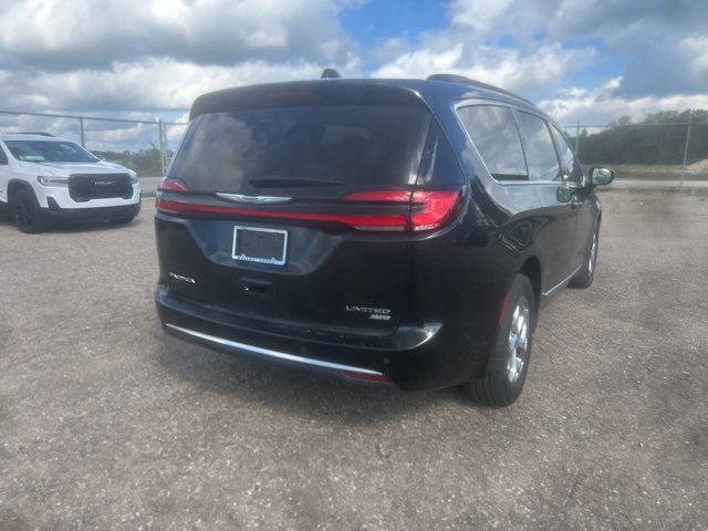 2023 Chrysler Pacifica Limited photo 2