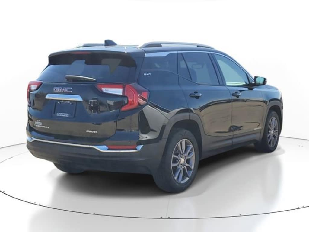 Used 2024 GMC Terrain SLT SUV